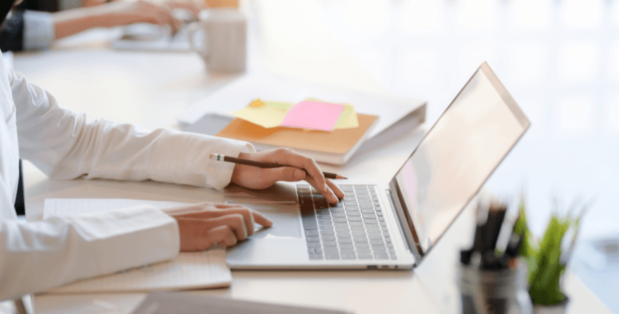 Notebook-travando-muito